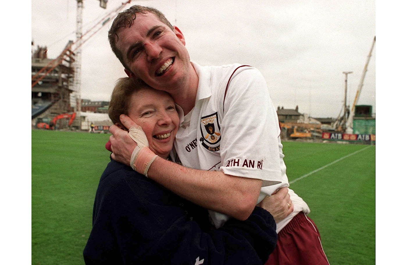 All-Ireland Club Hurling Semi-Final 2000 copy copy copy Slide background